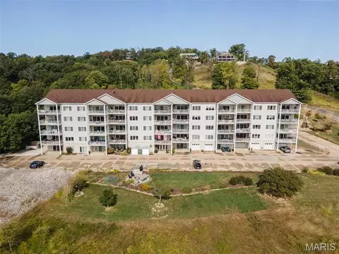 401 Timber Ridge Dr #24, Grafton, IL 62037