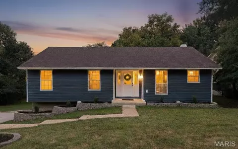 2108 S Oaks Dr, Barnhart, MO 63012