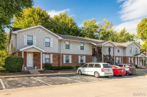 2112 New Sun Dr, Florissant, MO 63031