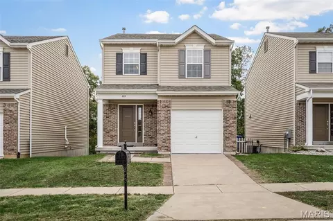 222 Cimarron Ridge Xing, Wentzville, MO 63385