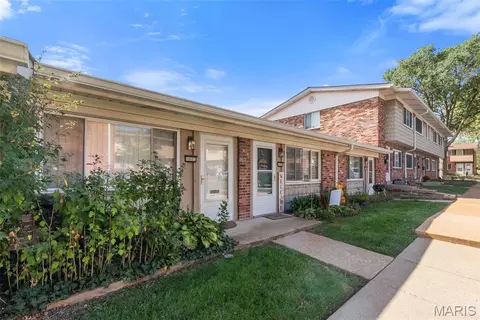 10682 Carroll Wood Way, Saint Louis, MO 63128