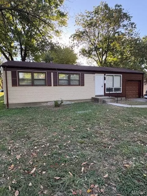 9710 Calumet Dr, Saint Louis, MO 63137