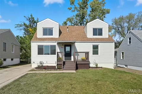 9825 Zykan Dr, Saint Louis, MO 63114