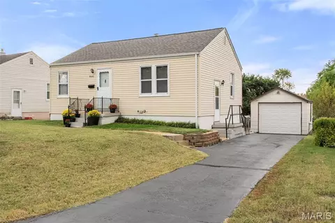 9446 Miriam Ave, Saint Louis, MO 63114