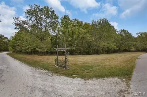 55 Rustic Lodge Ln, Defiance, MO 63341