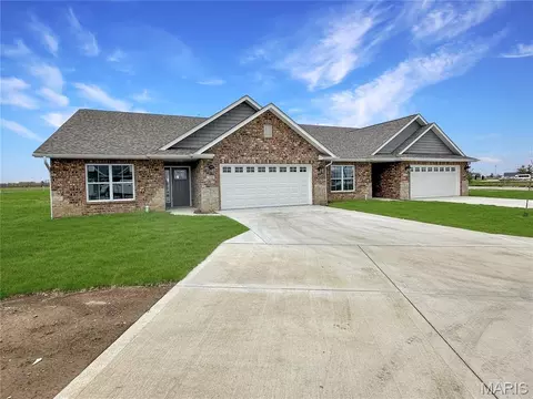 2001 Serenade, Troy, IL 62294 photo 1