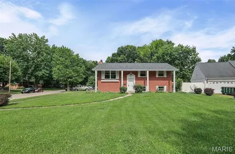 52 Villa Dr, Granite City, IL 62040