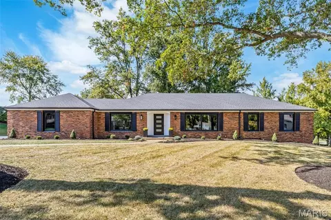 353 Conway Gardens Ct, Saint Louis, MO 63141