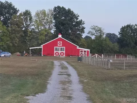 151 Doc Lin Dr, Sparta, IL 62286