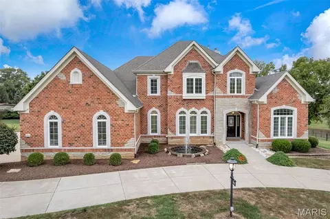 327 Chasselle Ln, Saint Louis, MO 63141