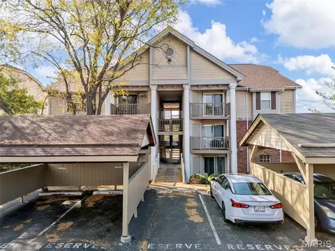 700 Ridgeside Dr #L, Ballwin, MO 63021