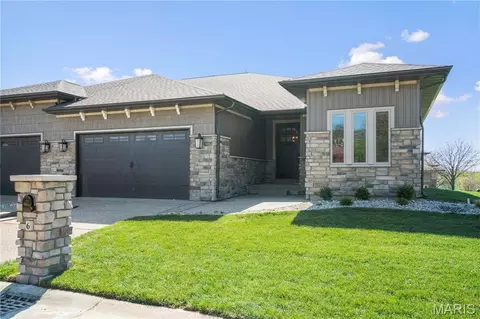 11924 Santino Ct, Creve Coeur, MO 63141