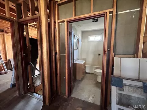 Bath - 132 Virginia St, Sullivan, MO 63080 photo 1 of 2