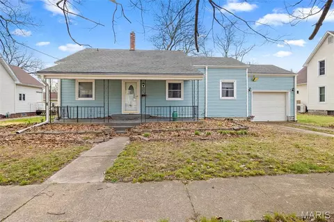 115 W South St, Nokomis, IL 62075