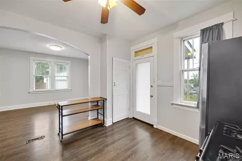 Entry Way - 7320 Eugene Ave, Saint Louis, MO 63116 photo 3 of 3