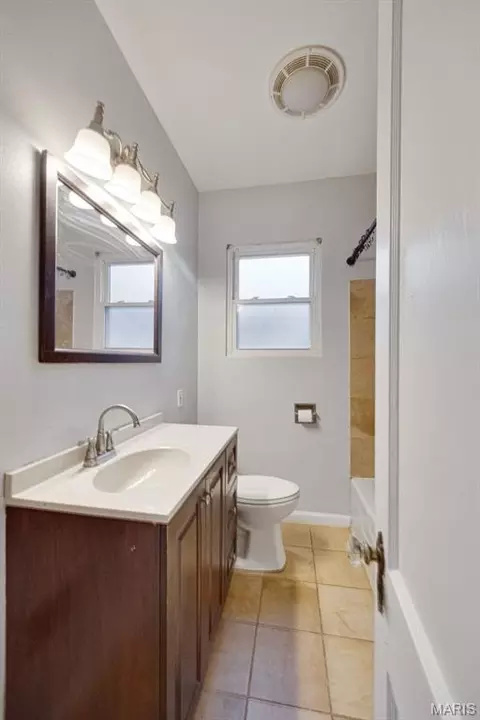 Bath - 7320 Eugene Ave, Saint Louis, MO 63116 photo 1 of 2