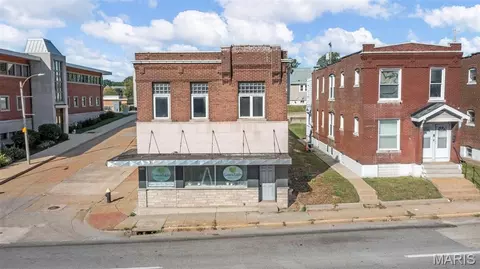 1325 Hampton Ave, Saint Louis, MO 63139