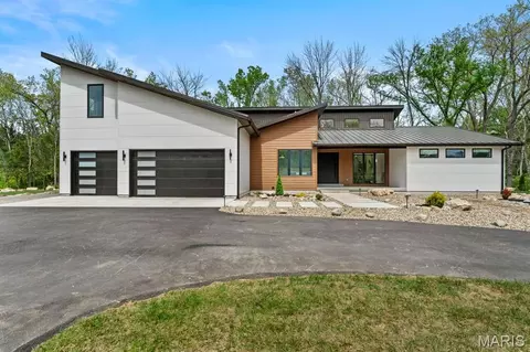 4513 Du Bourg Ln, Saint Louis, MO 63128