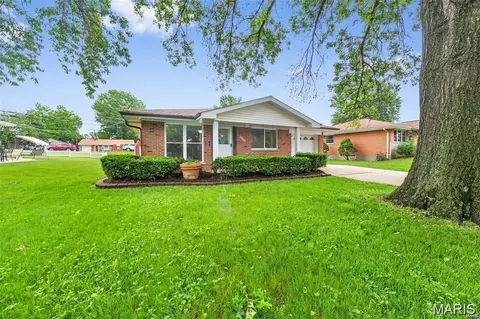 9928 Bonton Dr, Affton, MO 63123