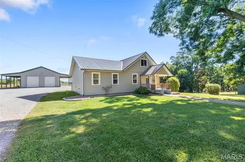 1582 Roth Dr, Scott City, MO 63780