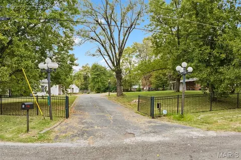 2 Estelle Ln, Fairview Heights, IL 62208