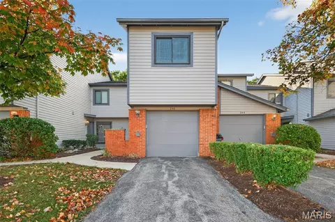 746 Windy Ridge Dr, Ballwin, MO 63021