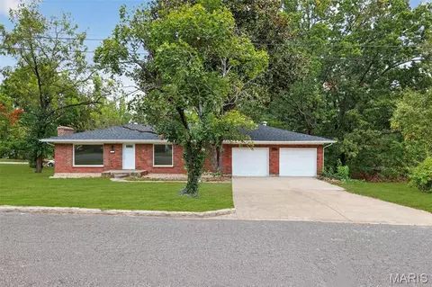 315 Hillcrest Dr, Bourbon, MO 65441