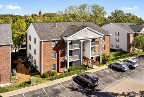7501 Triwoods Dr #J, Shrewsbury, MO 63119