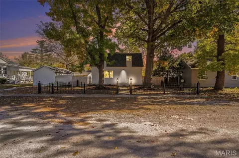 2109 S 3rd St, Fayetteville, IL 62258