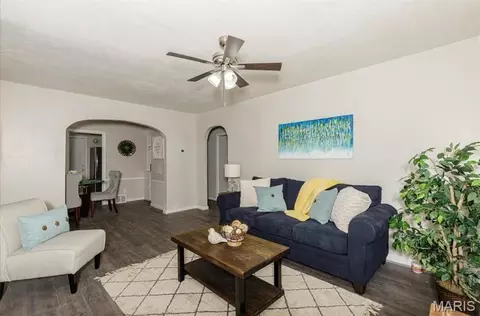 10157 Winkler Dr, Saint Louis, MO 63136