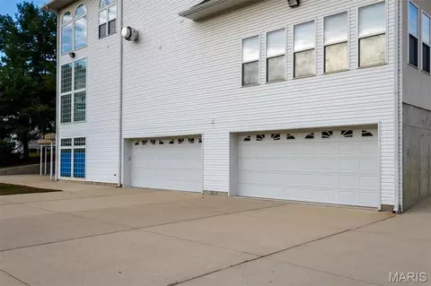 Exterior - 12 Clearlake Dr, Centralia, IL 62801 photo 11 of 13