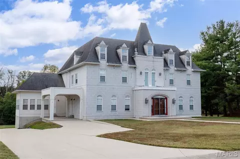 Exterior - 12 Clearlake Dr, Centralia, IL 62801 photo 2 of 13