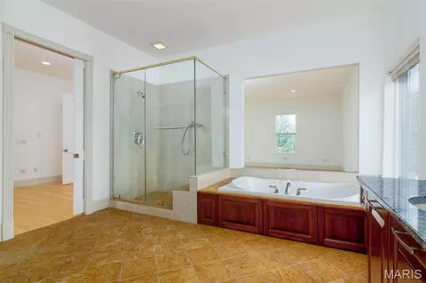 Bath - 12 Clearlake Dr, Centralia, IL 62801 photo 1 of 8