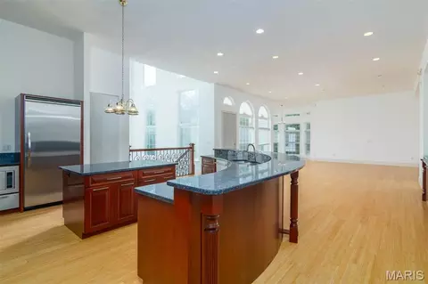 Kitchen - 12 Clearlake Dr, Centralia, IL 62801 photo 3 of 5