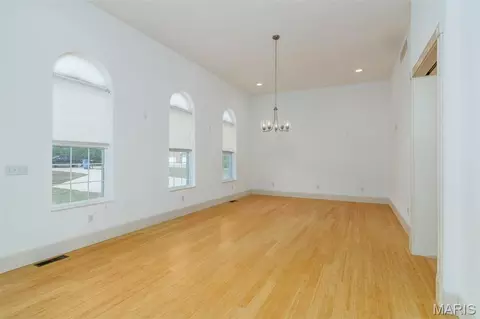Living - 12 Clearlake Dr, Centralia, IL 62801 photo 1 of 12