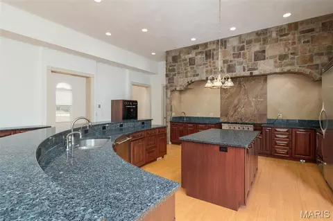 Kitchen - 12 Clearlake Dr, Centralia, IL 62801 photo 4 of 5