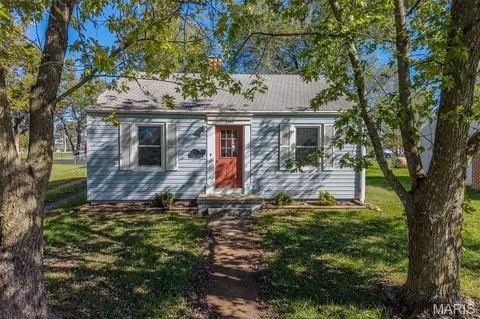 1161 Enfield Dr, Lebanon, MO 65536