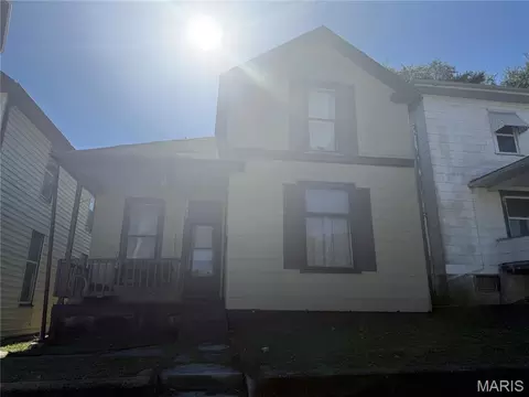 1251 Lyon St, Hannibal, MO 63401