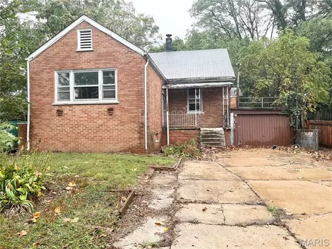 2721 Old Hanley Rd, Saint Louis, MO 63114