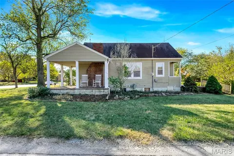 1212 N Moreland Rd, Moro, IL 62067