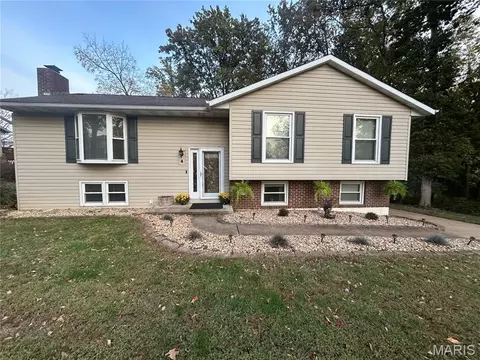 4 Buckingham Dr, Washington, MO 63090 photo 1