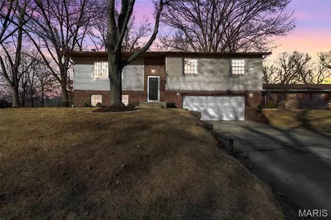 1 Marilyn Ct, East Alton, IL 62024