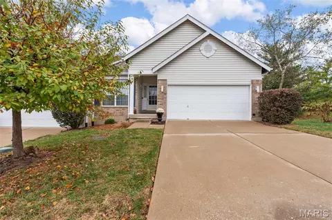 101 Robbins Way Dr, Florissant, MO 63034