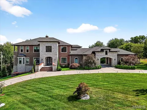 13354 Thornhill Dr, Saint Louis, MO 63131
