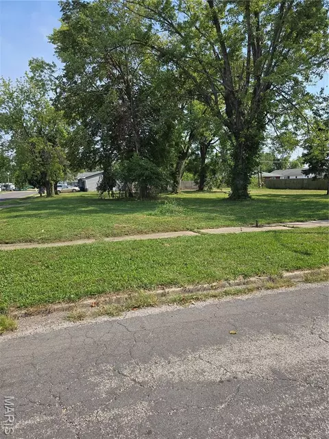 2830 Cayuga St, Granite City, IL 62040