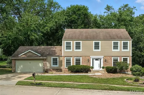 1812 Summer Lake Dr, Chesterfield, MO 63017