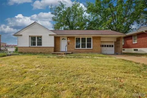 9343 Duenke Dr, Saint Louis, MO 63137