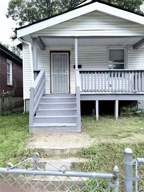 5651 Highland Ave, Saint Louis, MO 63112