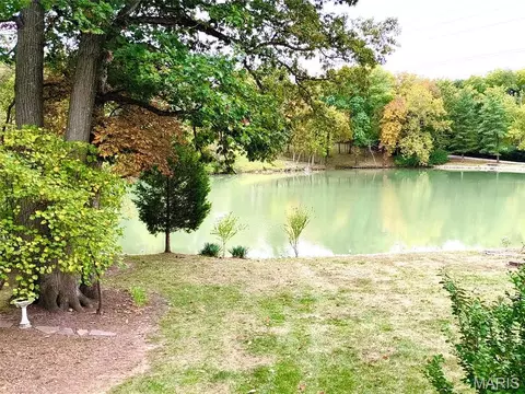 12410 Montsouris Dr, Creve Coeur, MO 63141