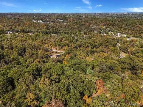 659 Castlecliff Rd, Ballwin, MO 63021 photo 4